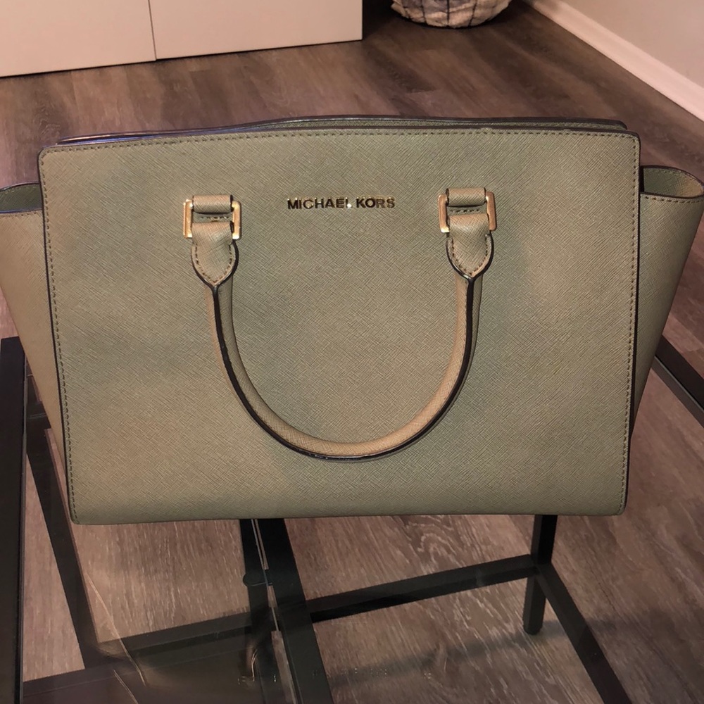 Michael Kors purse in perfect condition!